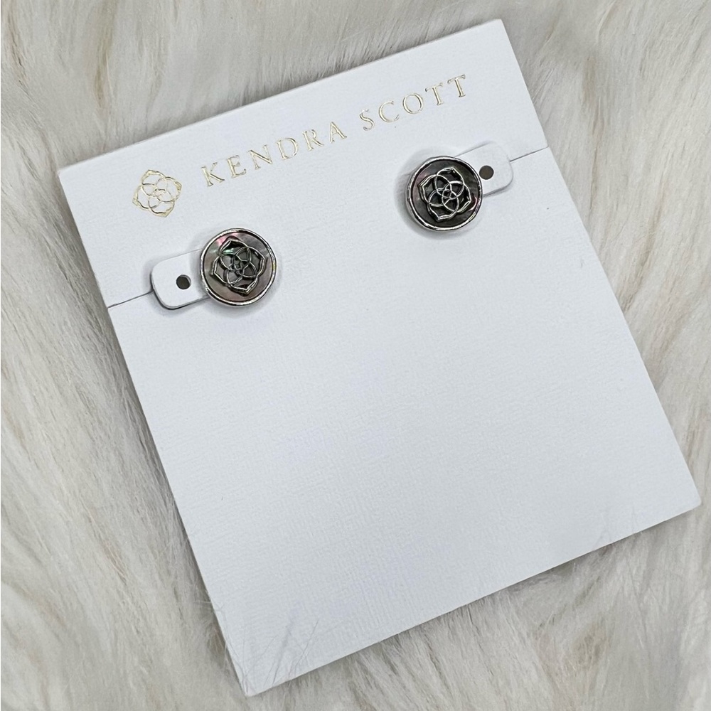 Kendra Scott Dira studs in black mother of pearl - Picture 2 of 4